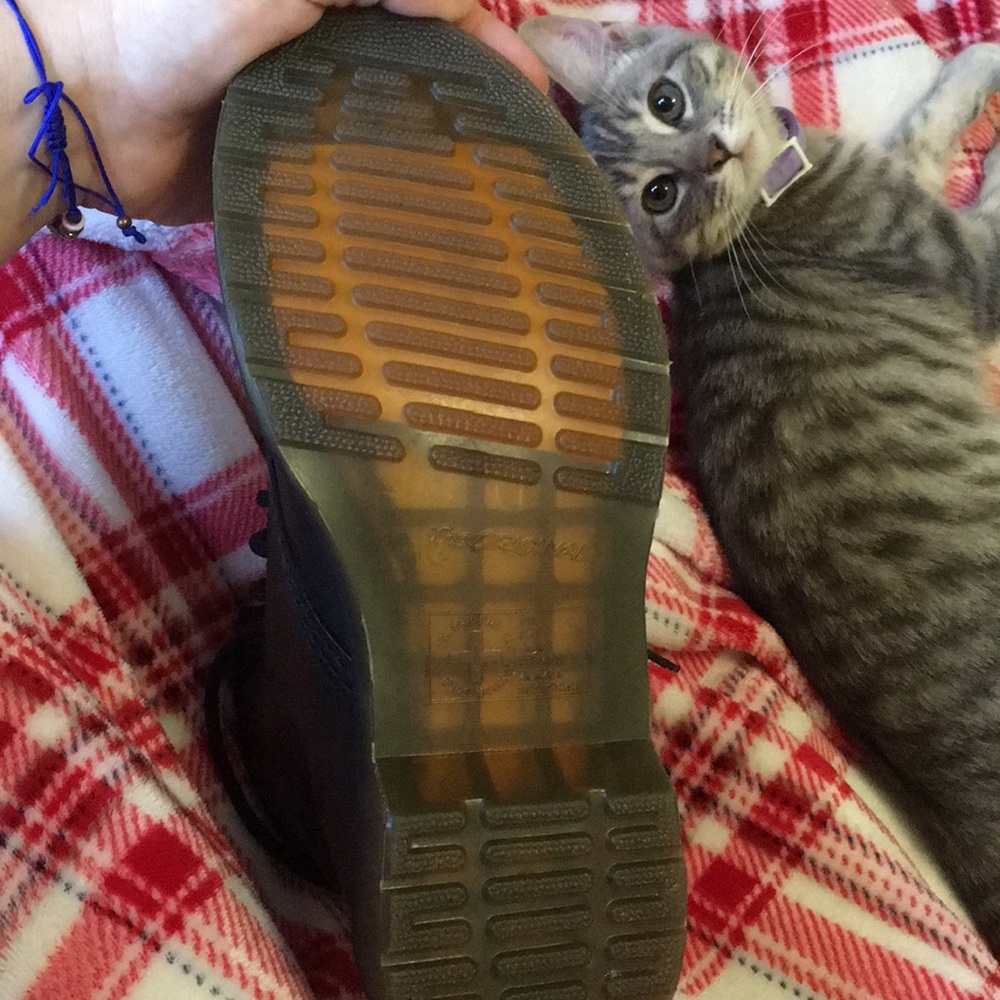 Doc martens barely worn not broken in - Picture 2 of 3